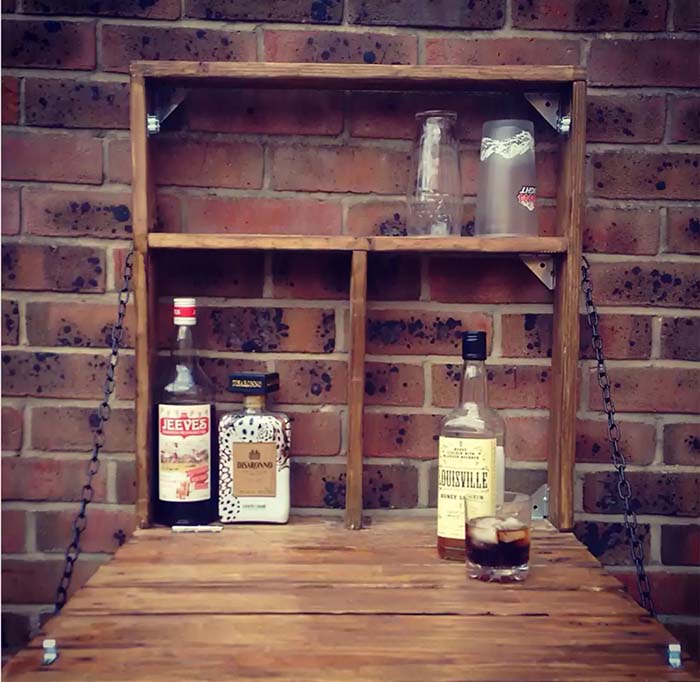 Wood Wall-Mounted Bar #outdoorbar #diyoutdoorbar #decorhomeideas