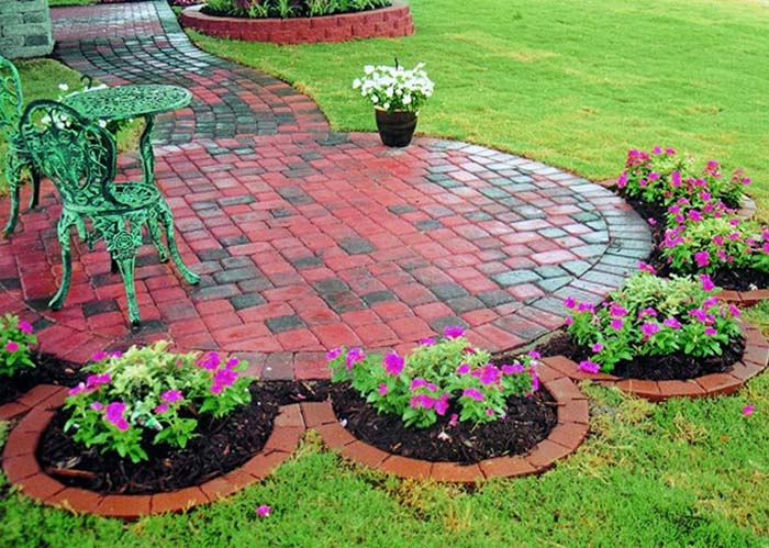 A Flower-Shaped Garden #backyardlandscaping #decorhomeideas