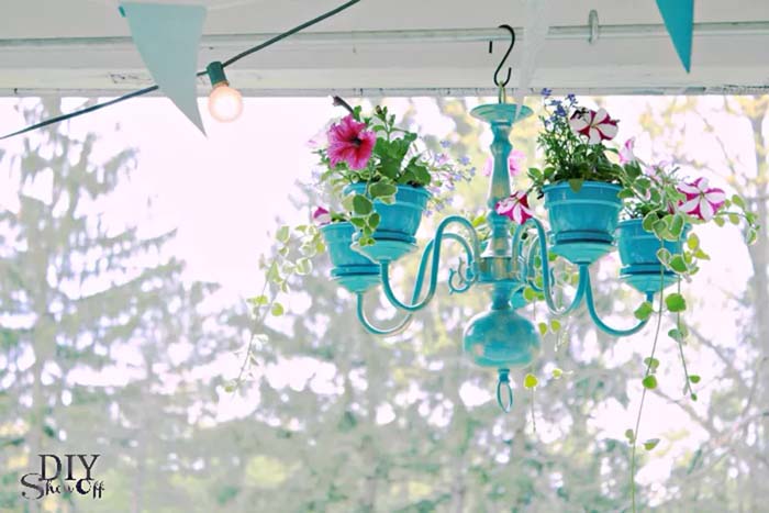 Chandelier Hanging Basket #gardenplanter #diygardenplanter #decorhomeideas