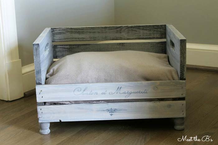 Cozy Sleeping Crate for Pets #diywoodcrateprojects #diywoodcrateideas #decorhomeideas