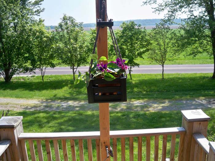 Dark and Simple Wooden Crate #gardenplanter #diygardenplanter #decorhomeideas