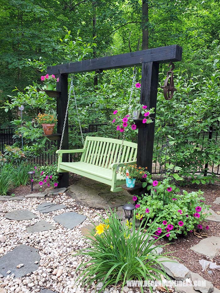 DIY Garden Swing With Shelves And Potted Plants. #decorhomeideas