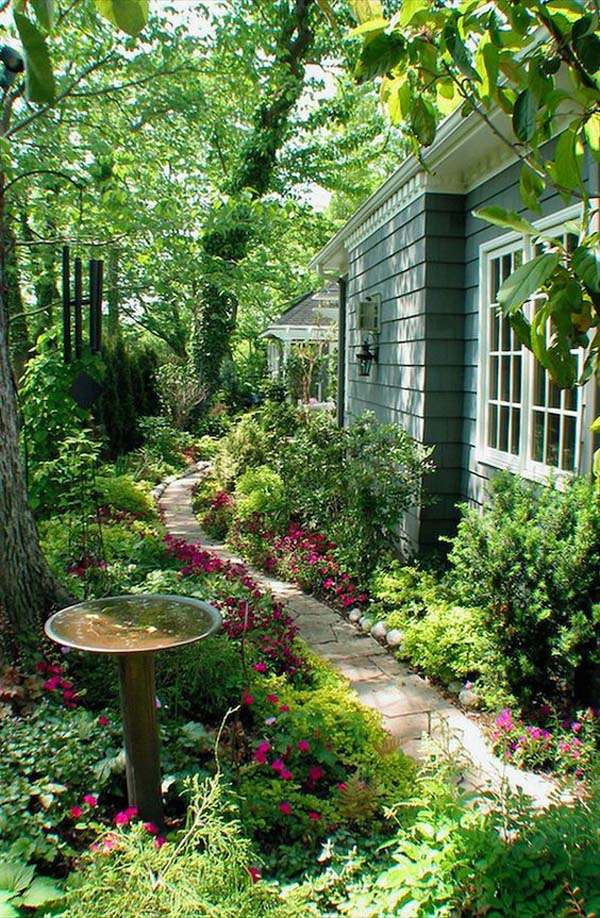 Fairytale Garden Path #sideyard #sidegarden #decorhomeideas