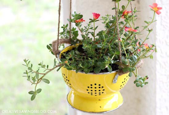 Floral DIY Colander Planter #trashtotreasure #decorhomeideas