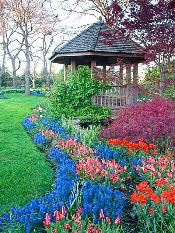 Flowing Flowers #backyardlandscaping #decorhomeideas