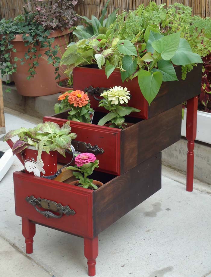 Graduated Drawers with Different Flowers #repurposedplanter #repurposedcontainer #decorhomeideas