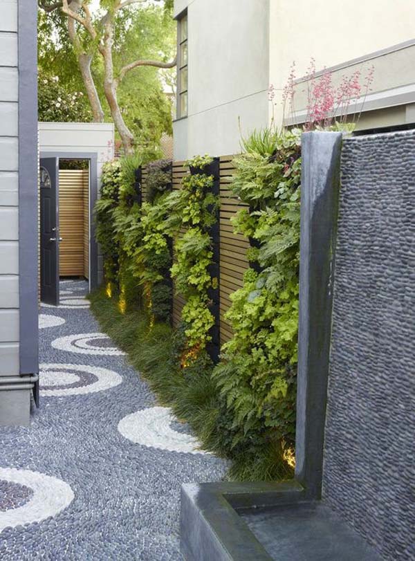 Modern Side Yard with Living Walls #sideyard #sidegarden #decorhomeideas