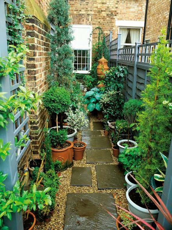 Narrow Urban Container Garden #sideyard #sidegarden #decorhomeideas