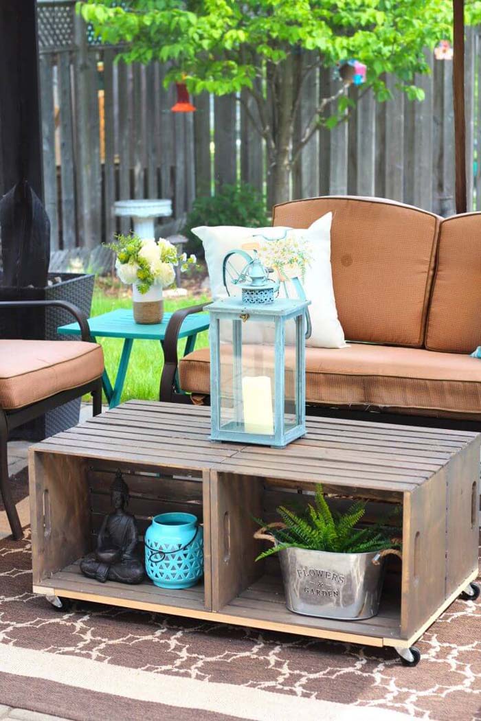 Outdoor Coffee Table with Storage Space #diywoodcrateprojects #diywoodcrateideas #decorhomeideas