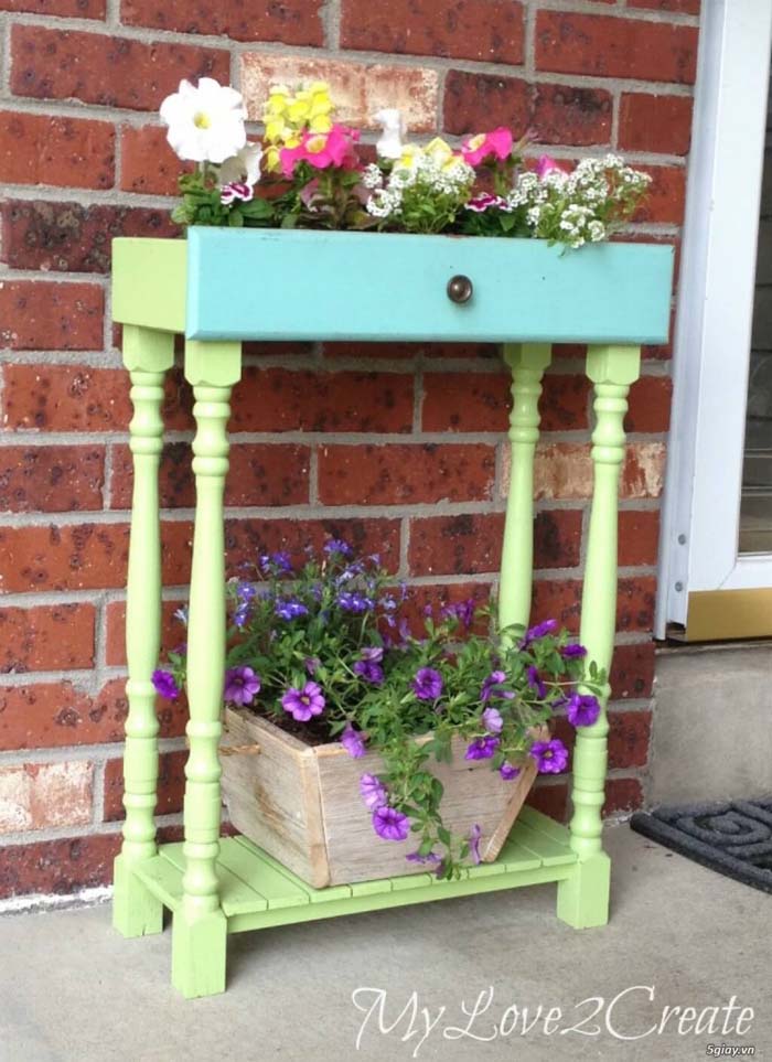 Repainted Drawer on a Stand #repurposedplanter #repurposedcontainer #decorhomeideas