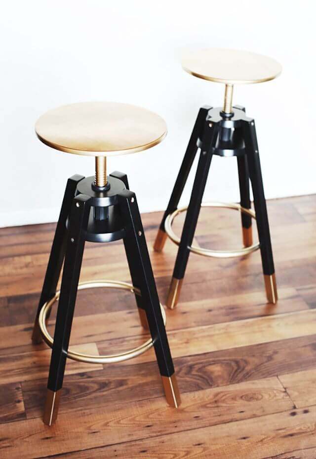 Retro Stools with Metallic Finish #IKEAhacks #IKEAfurniture #decorhomeideas