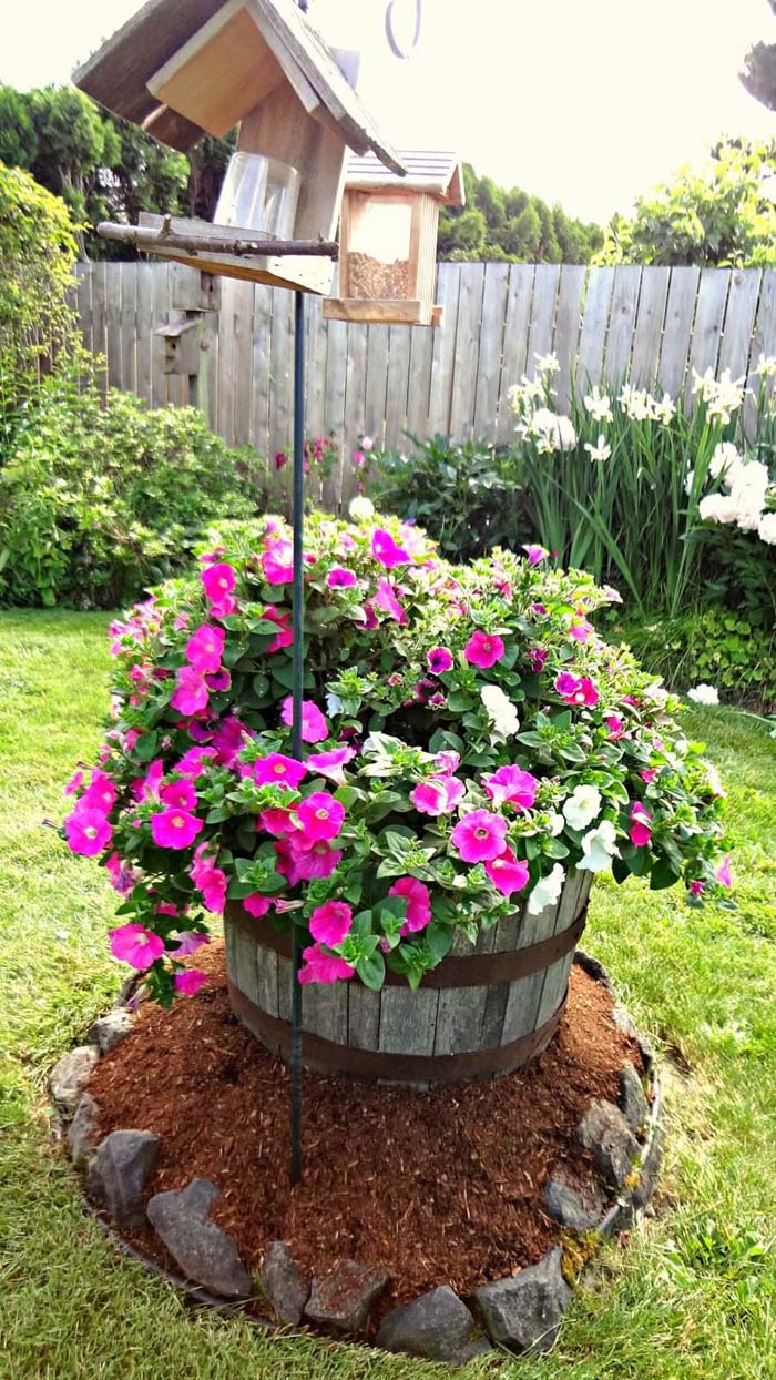 Traditional Half-Cut Barrel #gardenplanter #diygardenplanter #decorhomeideas