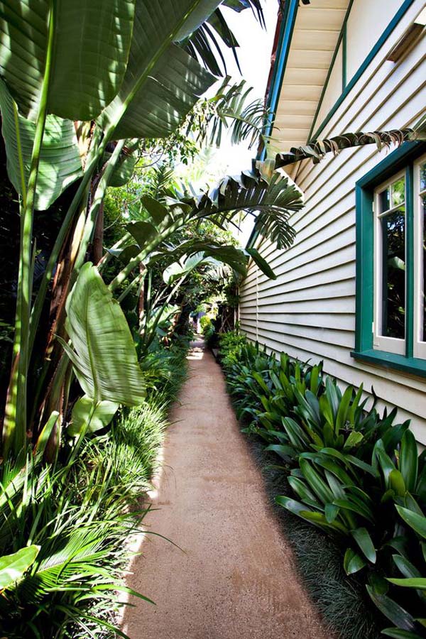 Tropical Side Yard with a Coastal Cottage #sideyard #sidegarden #decorhomeideas