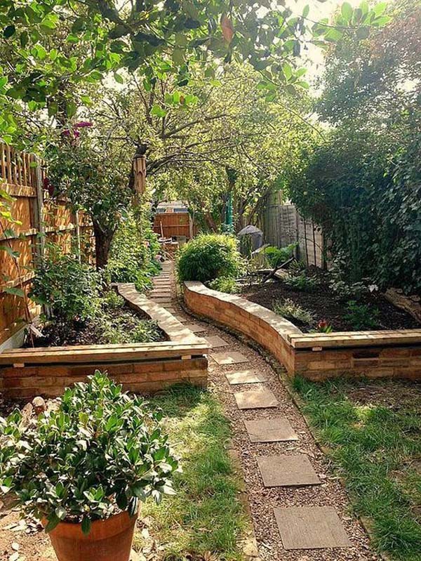 Wild and Wonderful Garden Walkway #sideyard #sidegarden #decorhomeideas