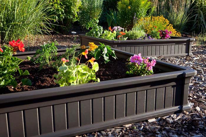 Affordable Pre-Formed Beds #frontyardlandscapingideas #decorhomeideas