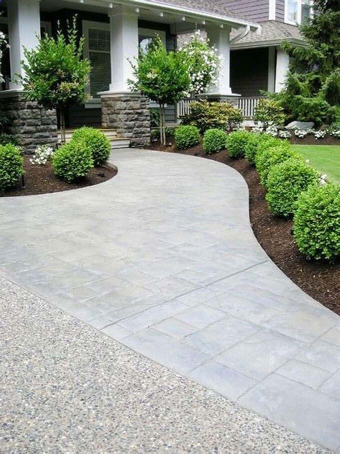 Classic Boxwood Edged Pathway #frontyardlandscapingideas #decorhomeideas