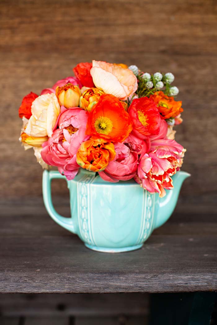 Cool Mint Teapot Bursting with Fiery Blossoms #flowerarrangementsideas #flowerarrangement #decorhomeideas
