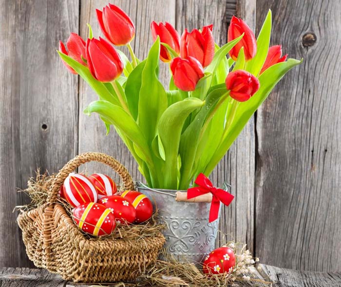 Crimson Tulips and Vibrantly Painted Eggs #flowerarrangementsideas #flowerarrangement #decorhomeideas