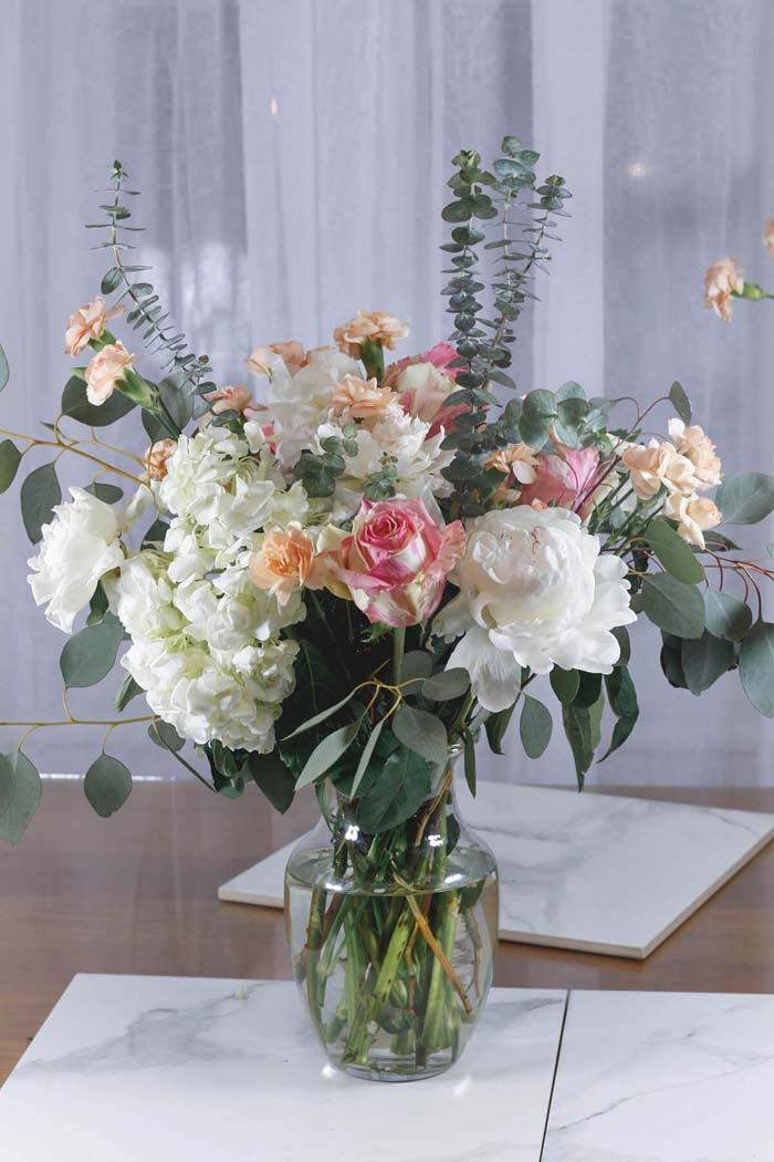 Cute Professional Looking Floral Arrangement #flowerarrangementsideas #flowerarrangement #decorhomeideas