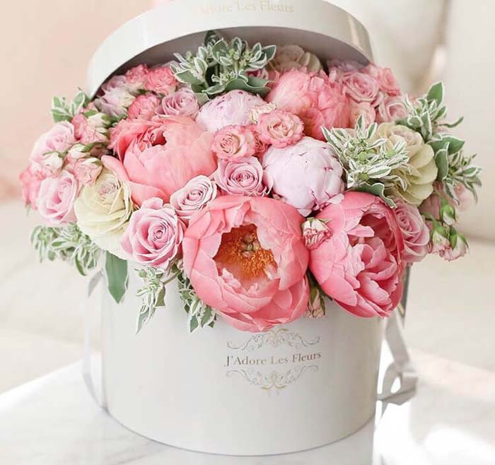 Dainty Ivory Hatbox Bursting with Pink Buds #flowerarrangementsideas #flowerarrangement #decorhomeideas