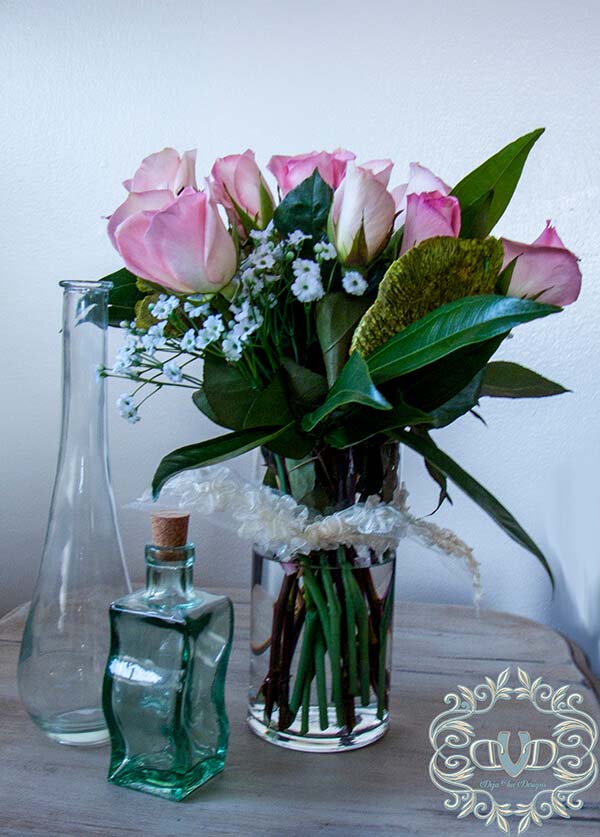 Discount Rose and Greenery Flower Display #flowerarrangementsideas #flowerarrangement #decorhomeideas