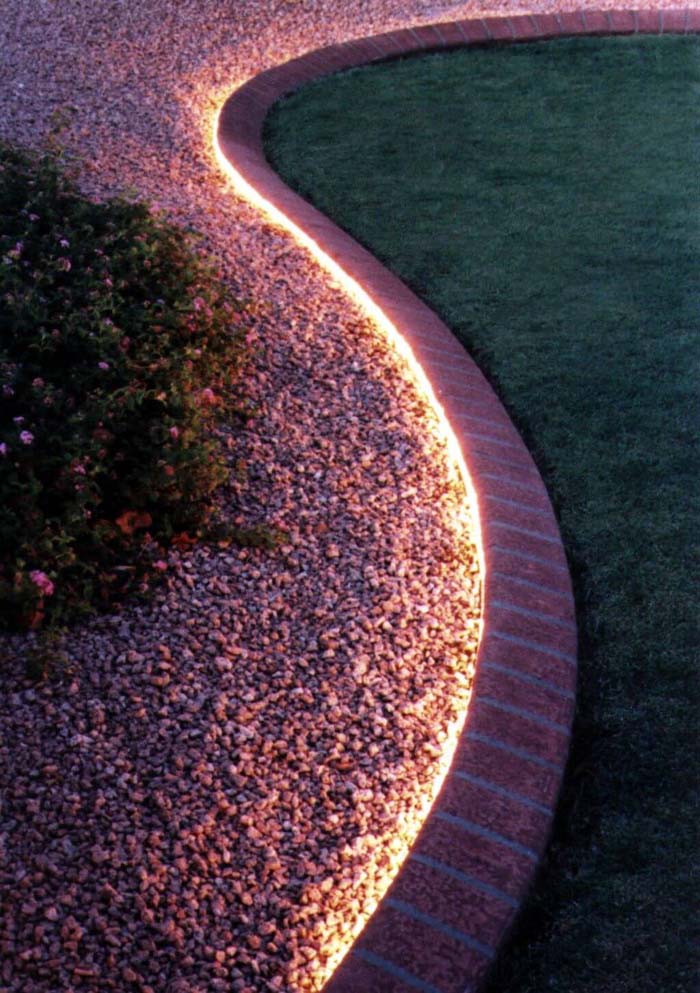 Discreet Flower Bed Lighting #frontyardlandscapingideas #decorhomeideas