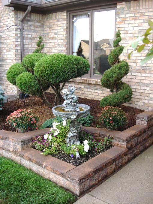 Easy Care Evergreen Entryway #frontyardlandscapingideas #decorhomeideas