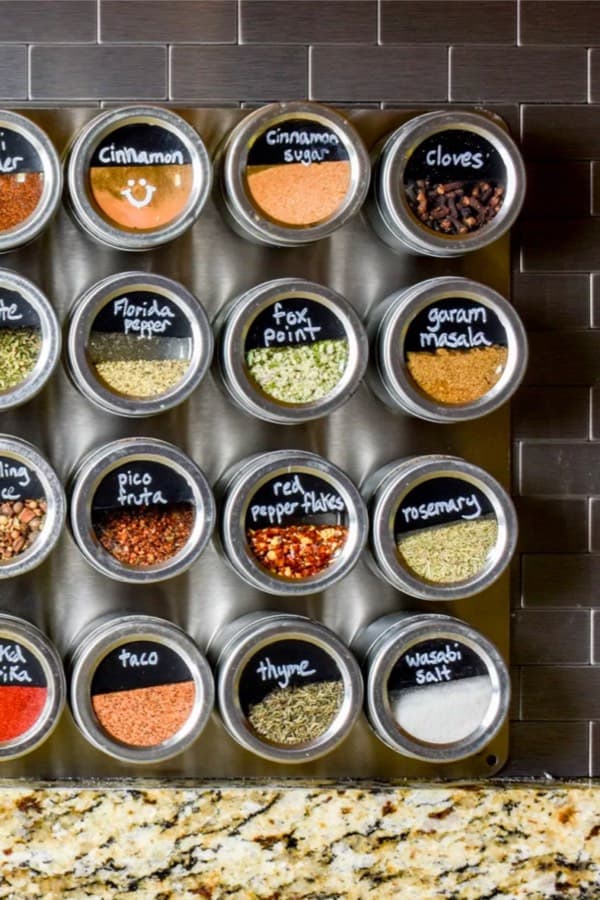 Easy DIY Giant Magnetic Spice Rack #spicerackideas #decorhomeideas