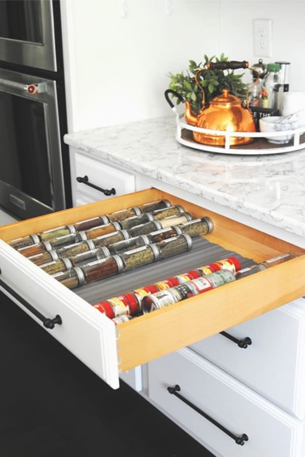 Easy Spice Drawer Organization #spicerackideas #decorhomeideas