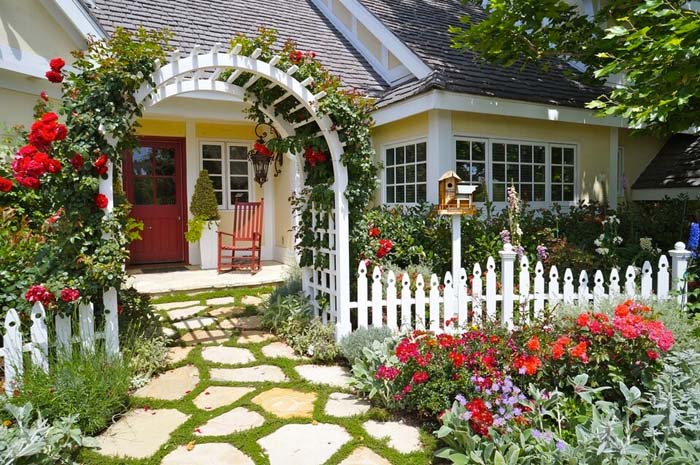 Enchanting Rose Arbor #frontyardlandscapingideas #decorhomeideas