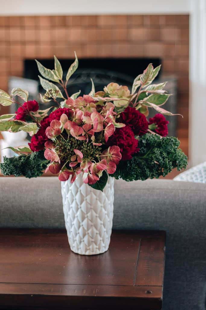 Fall Themed Warm Floral Arrangement #flowerarrangementsideas #flowerarrangement #decorhomeideas