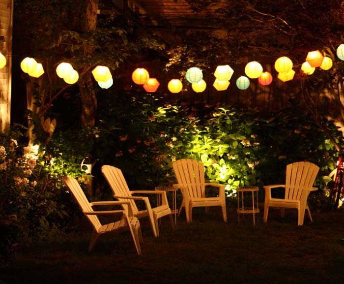 Fun and Simple Hanging Chinese Lanterns #backyardlightingideas #decorhomeideas