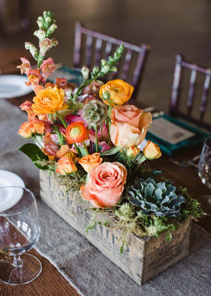 Garden Buds and Spring Moss Flower Box #flowerarrangementsideas #flowerarrangement #decorhomeideas