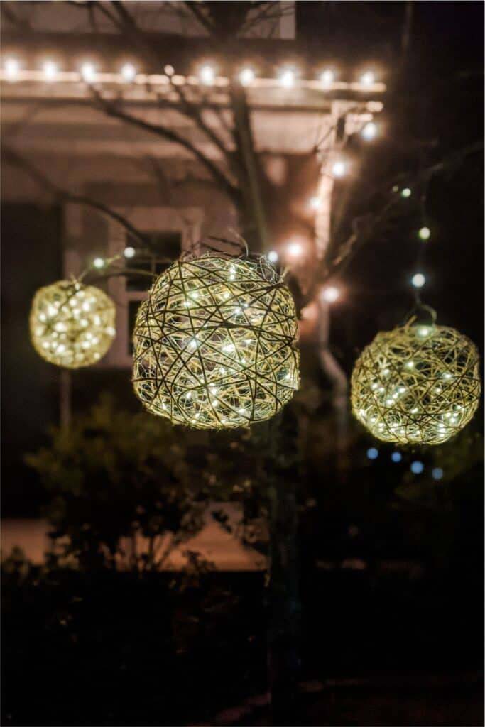 Great Grapevine Balls Filled with Lights #backyardlightingideas #decorhomeideas
