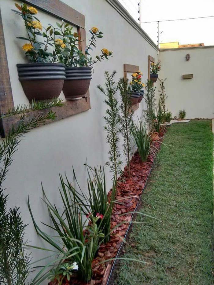 Half Planters Hung in Frames on the Fence #gardenfencedecoration #decorhomeideas