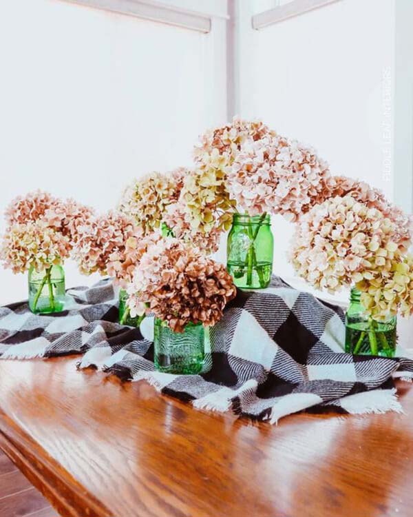 Large and Dry Blooming Hydrangeas #flowerarrangementsideas #flowerarrangement #decorhomeideas