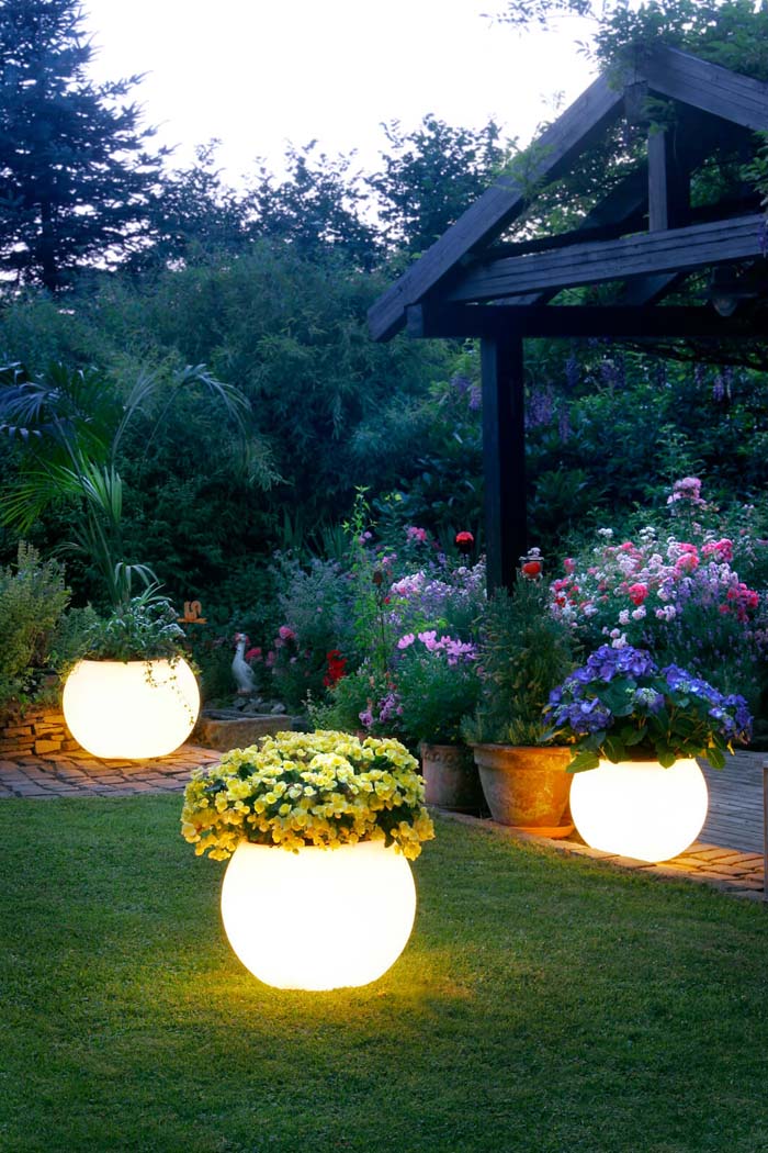 Magical Glowing Flower Garden Planters #backyardlightingideas #decorhomeideas