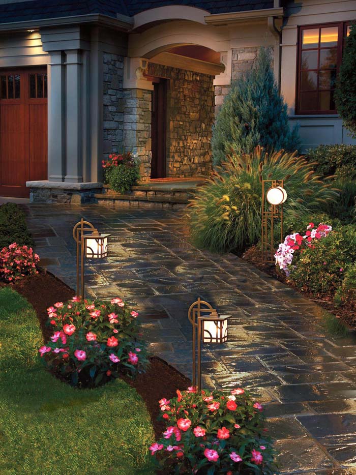 Modern Craftsman Lighted Path #frontyardlandscapingideas #decorhomeideas