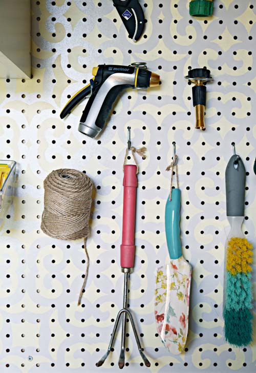 An Organized Garden Shed #gardentoolstorage #gardenhacks #decorhomeideas