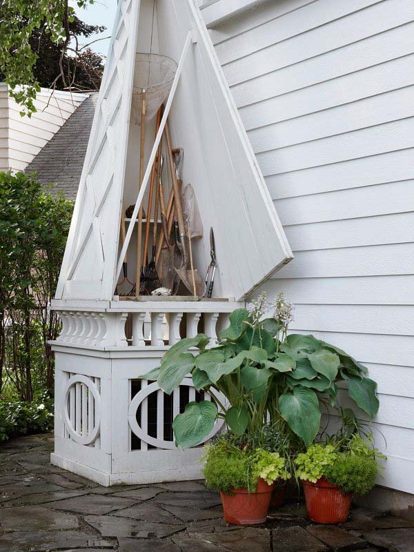 Over-sized Obelisk #gardentoolstorage #gardenhacks #decorhomeideas