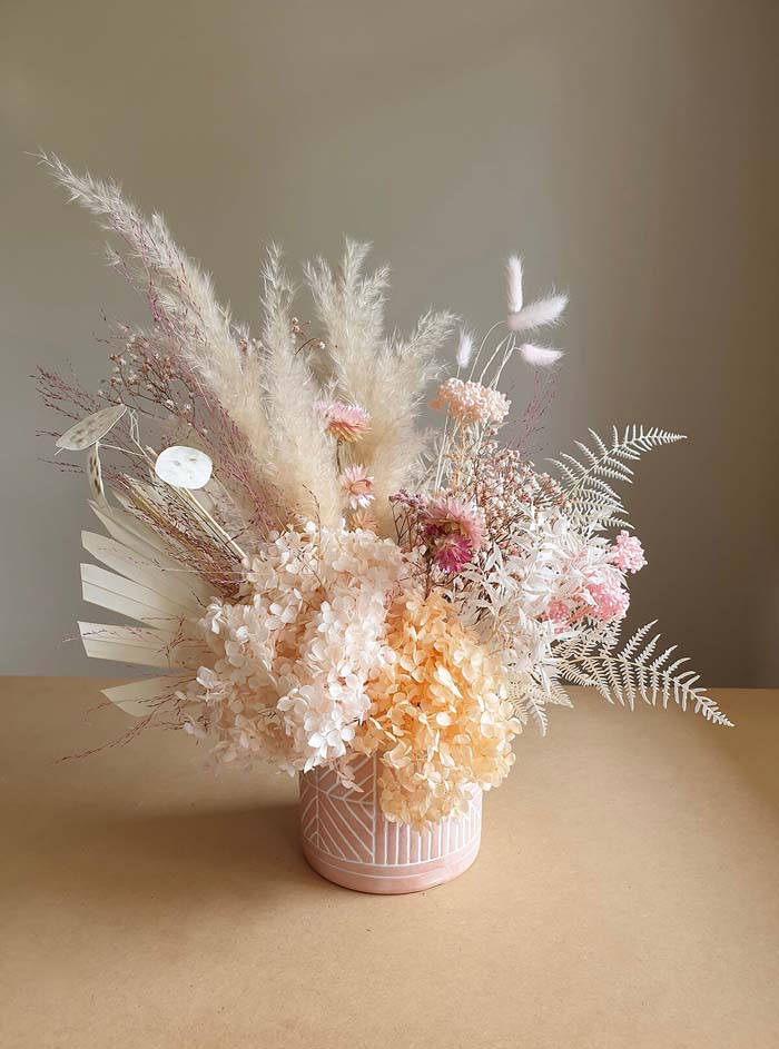 Pale Pink and Orange Floral Arrangement #flowerarrangementsideas #flowerarrangement #decorhomeideas