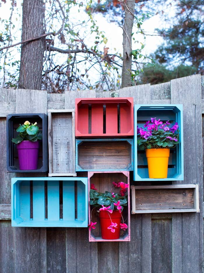 Pretty Arrangement of Painted Crates #gardenfencedecoration #decorhomeideas