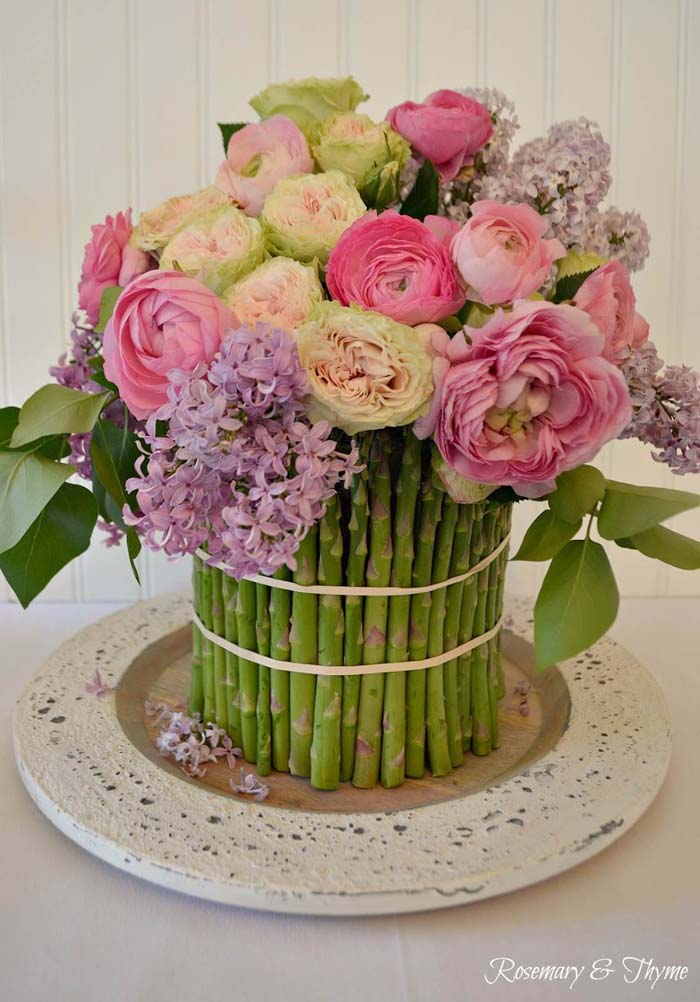 Pretty Asparagus Based Flower Arrangement #flowerarrangementsideas #flowerarrangement #decorhomeideas