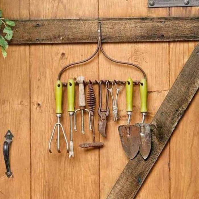 Recycled Rake Tool Storage #gardentoolstorage #gardenhacks #decorhomeideas