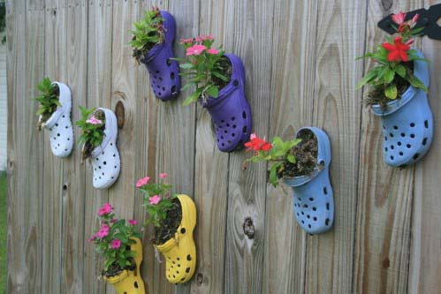 Repurposed Croc Planters #gardenfencedecoration #decorhomeideas