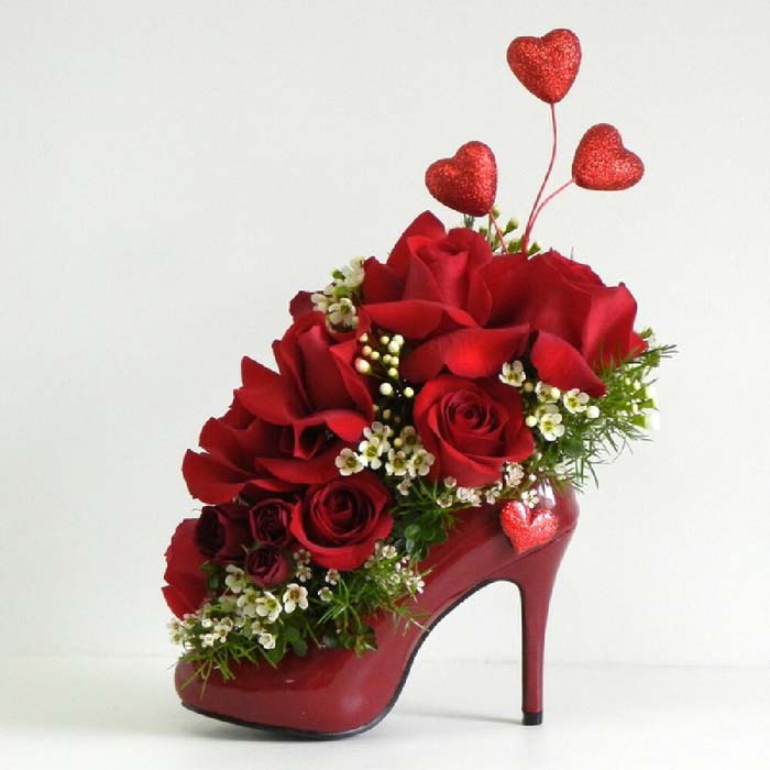 Rosy Ruffles in Stiletto Valentine's Vase #flowerarrangementsideas #flowerarrangement #decorhomeideas