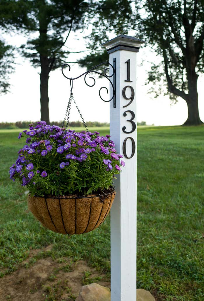 Signpost and Plant Hanger #frontyardlandscapingideas #decorhomeideas