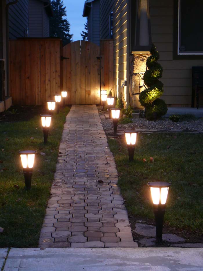 Simple Solar Brick Pathway Lights #backyardlightingideas #decorhomeideas