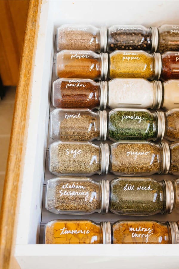 Simple Spice Drawer Organization #spicerackideas #decorhomeideas