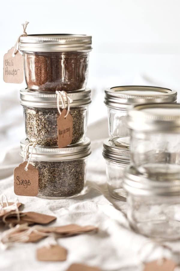 Simple Spice Storage #spicerackideas #decorhomeideas